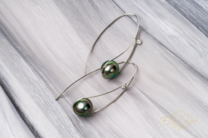 "Orpheus" Black Pearl, Diamond, and Gold Earrings