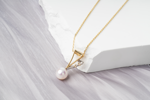 "Nouveau" Pearl and 18k Gold Necklace