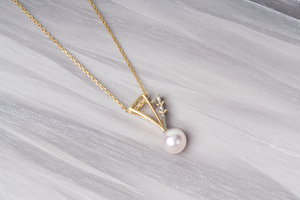 "Nouveau" Pearl and 18k Gold Necklace